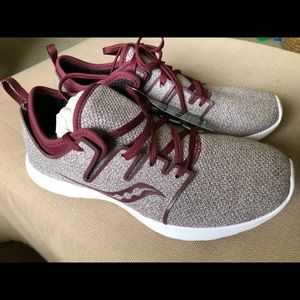 saucony women's lightweight running shoes